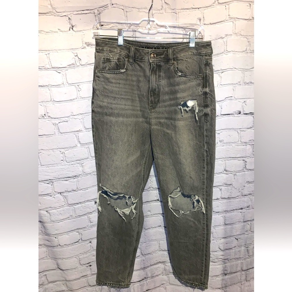 American Eagle Gray Distressed/Destroyed Mom Jeans Women’s Size 8 Short